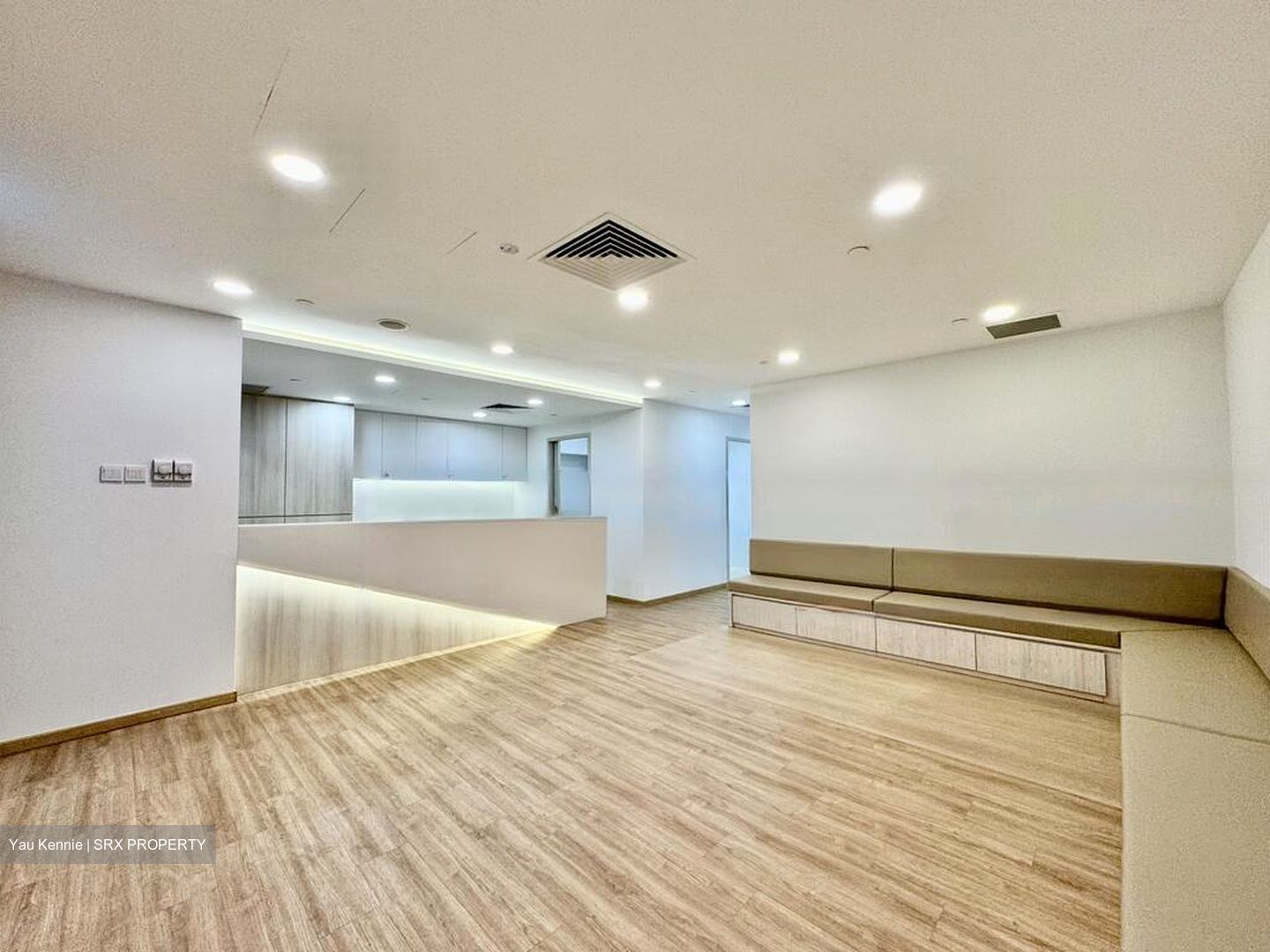 Mount Elizabeth Hospital (D9), Retail #483765941